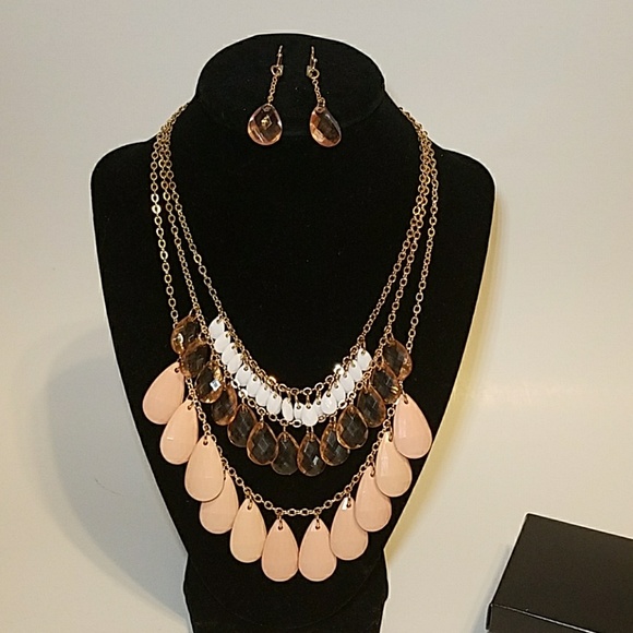 Avon Jewelry - Necklace and earrings jewelry set